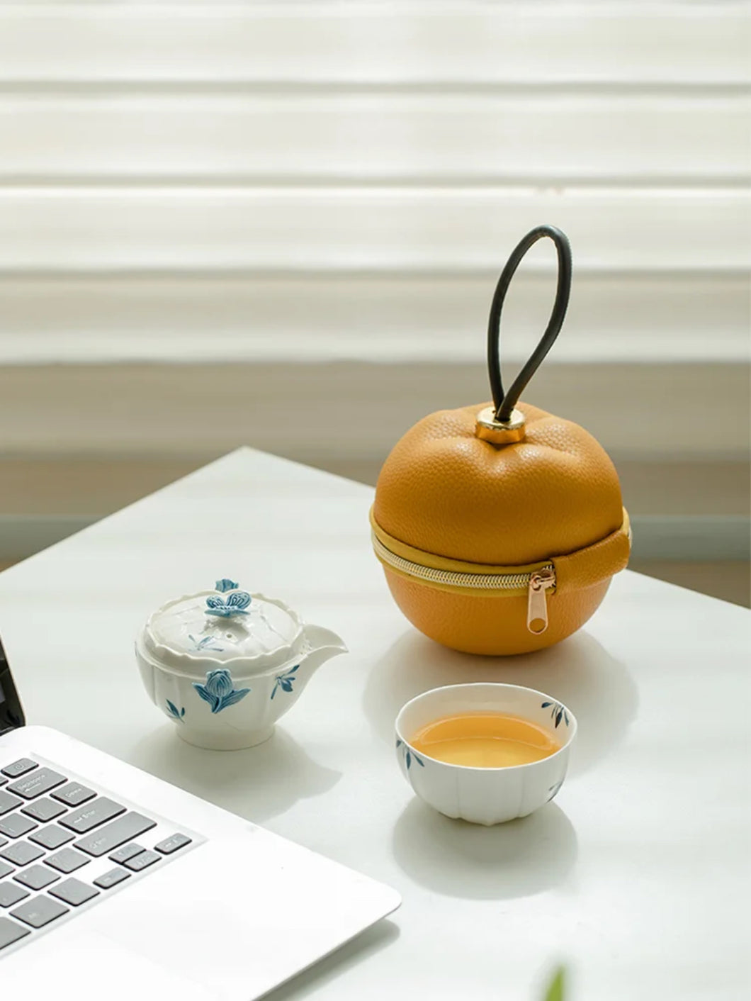 Phalaenopsis travel tea-set