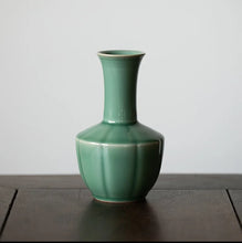 Load image into Gallery viewer, Plum-green vintage vase
