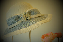 Load image into Gallery viewer, Fascinator hat

